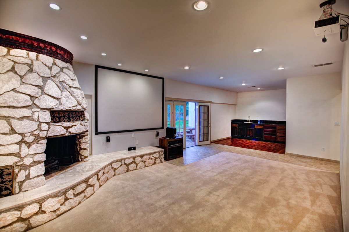 9424 La Tuna Canyon Rd, Sun Valley, CA