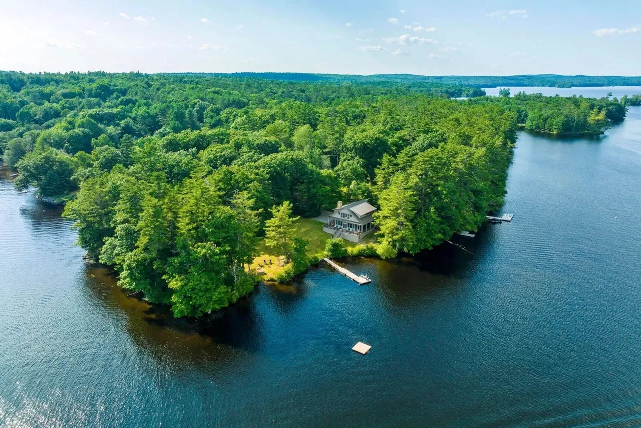 Lakefront Living: Explore Our Featured Lakefront Properties for Sale