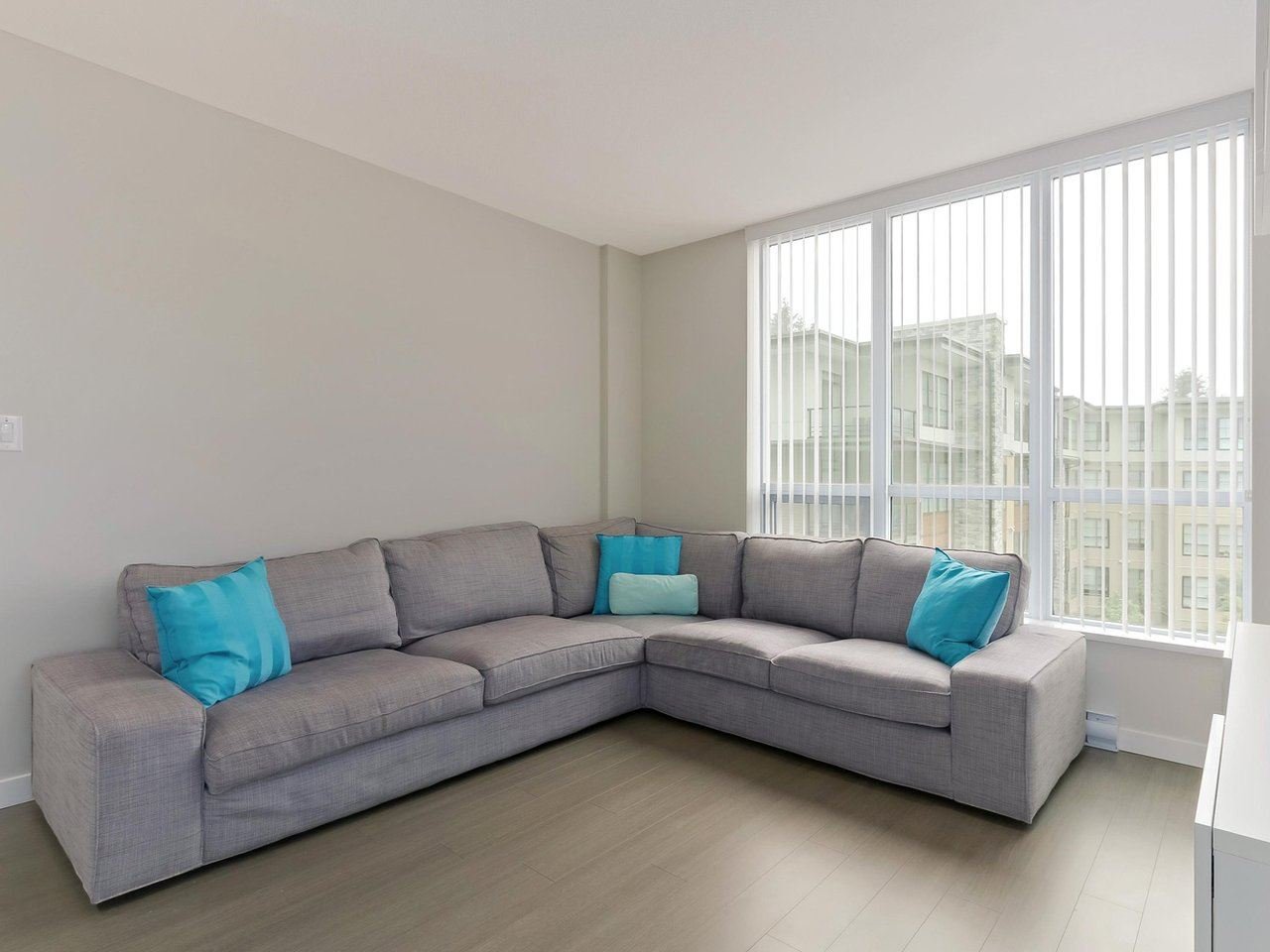 501-3093 Windsor Gate