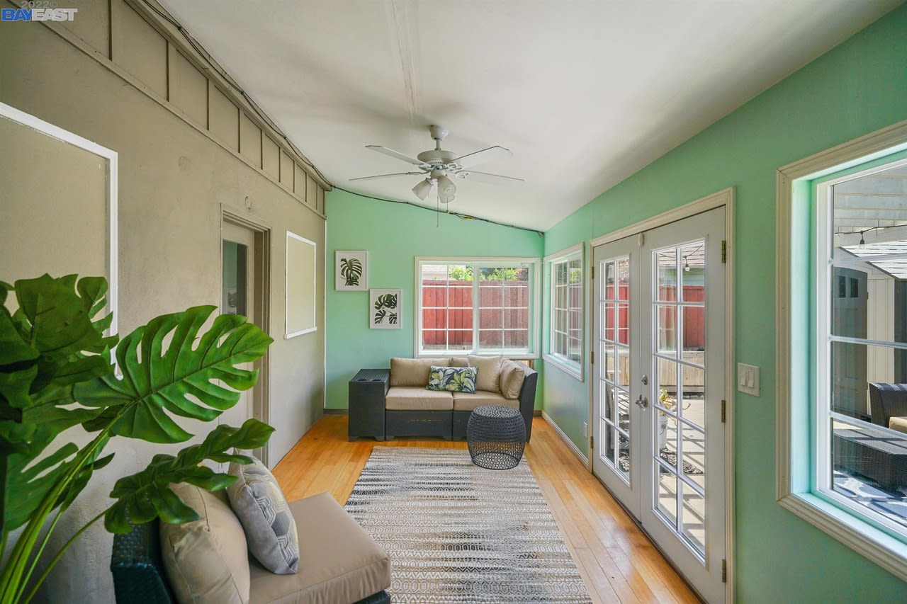 165 Bradhoff Ave