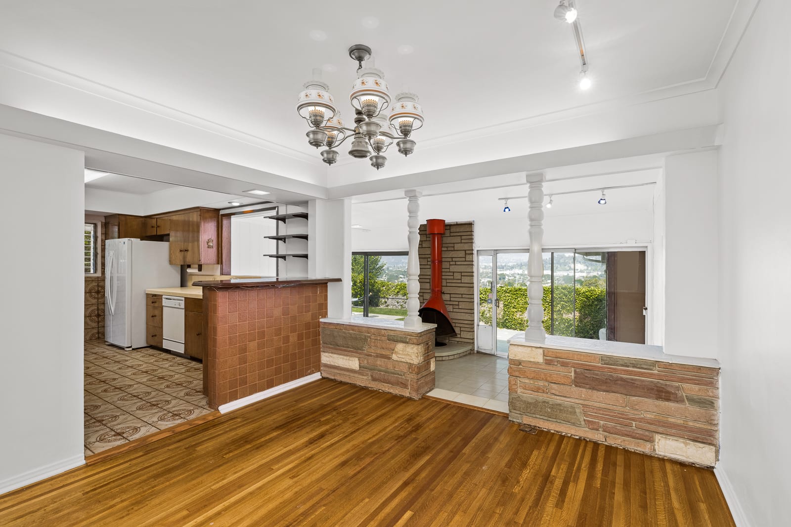 2590 Lake View Ave, Silverlake
