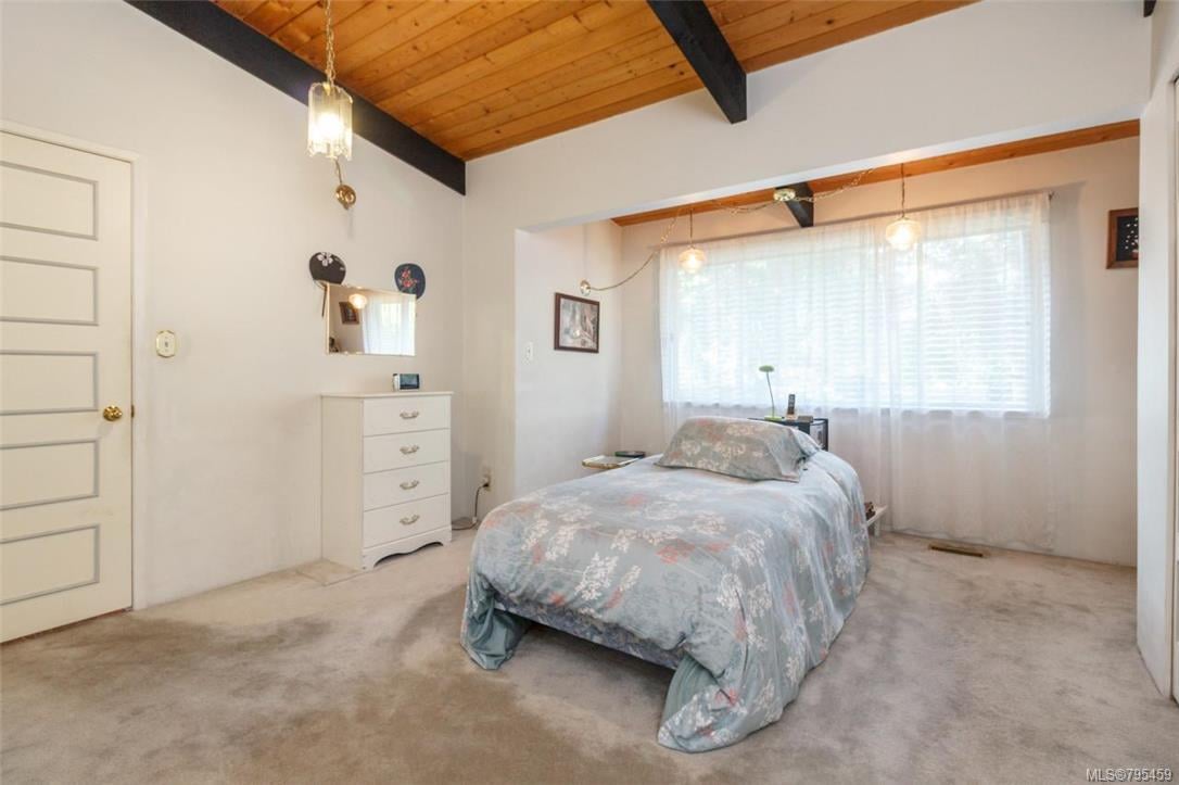 71 Flury Hts, View Royal