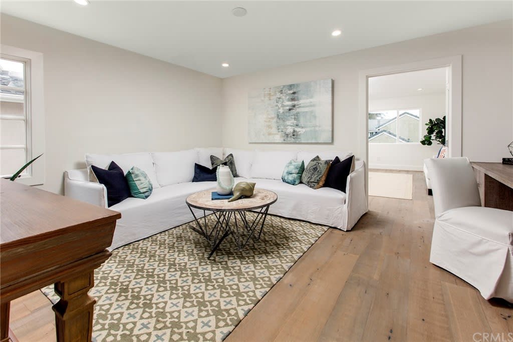 611 Dahlia Ave