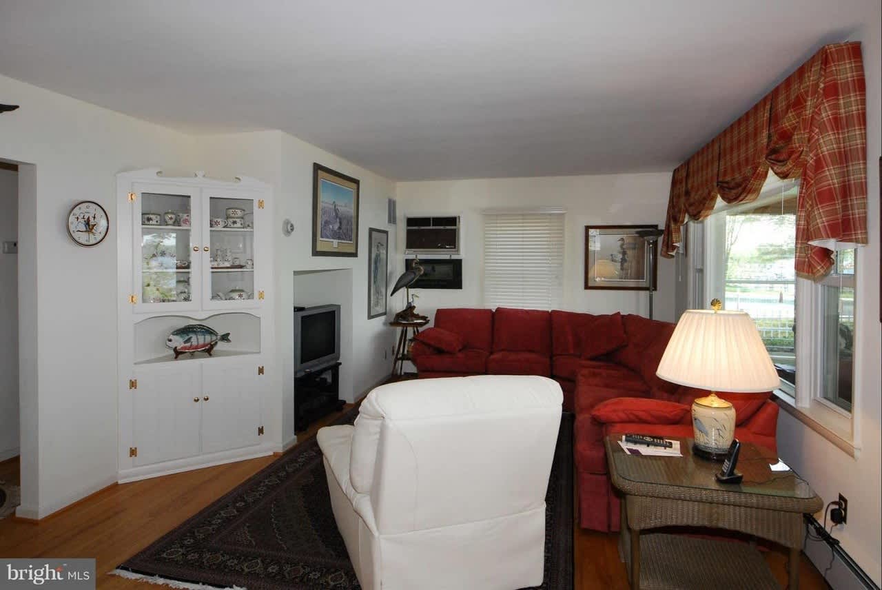 3704 Bay Dr