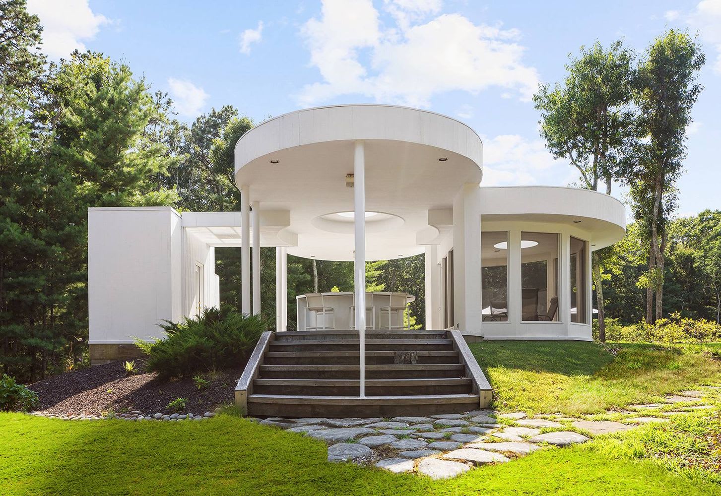 A Breathtaking Contemporary Sanctuary on 7 Acres, With Tennis