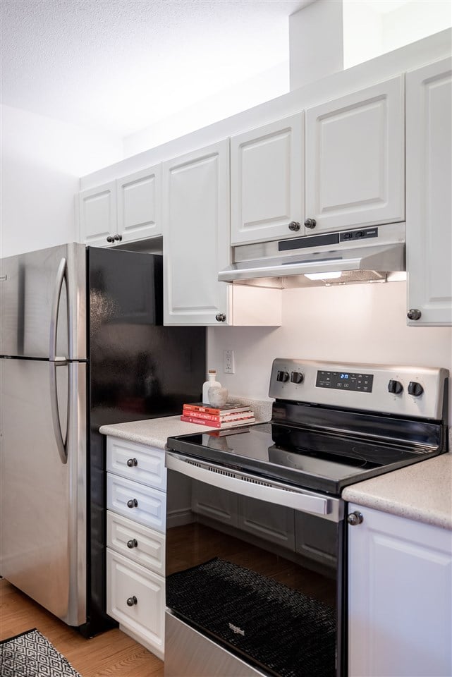 402-233 Abbott St