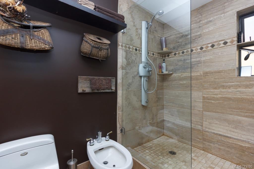 1222 Crown Cres