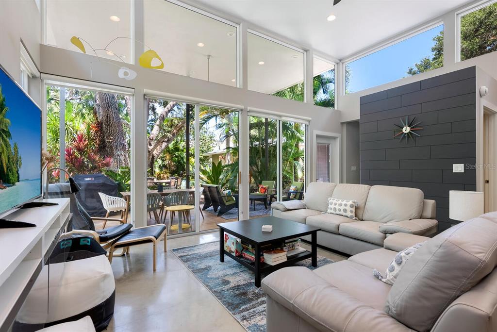 1734 Bahia Vista St