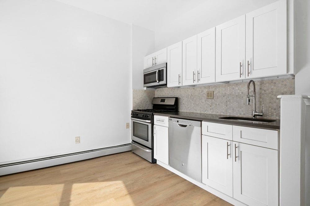 346 Malcolm X Blvd Unit: 2R