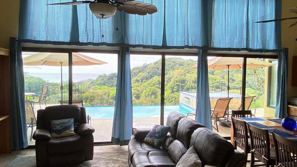 Casa Linda Vista with Ocean View Above Dominical Beach