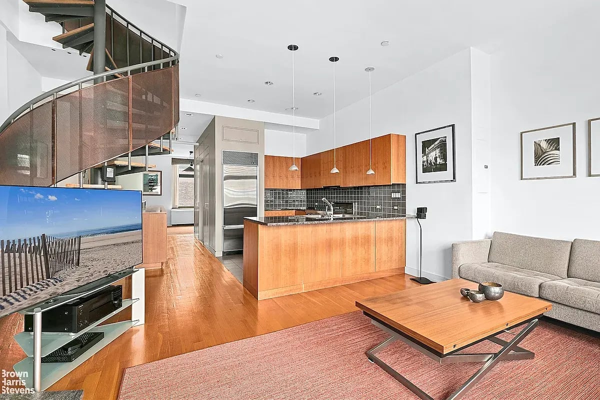 14 East 4th St Unit: 1127