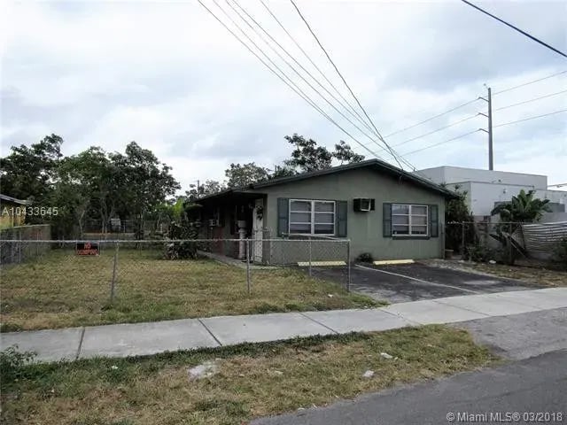 18 SW 10th St
