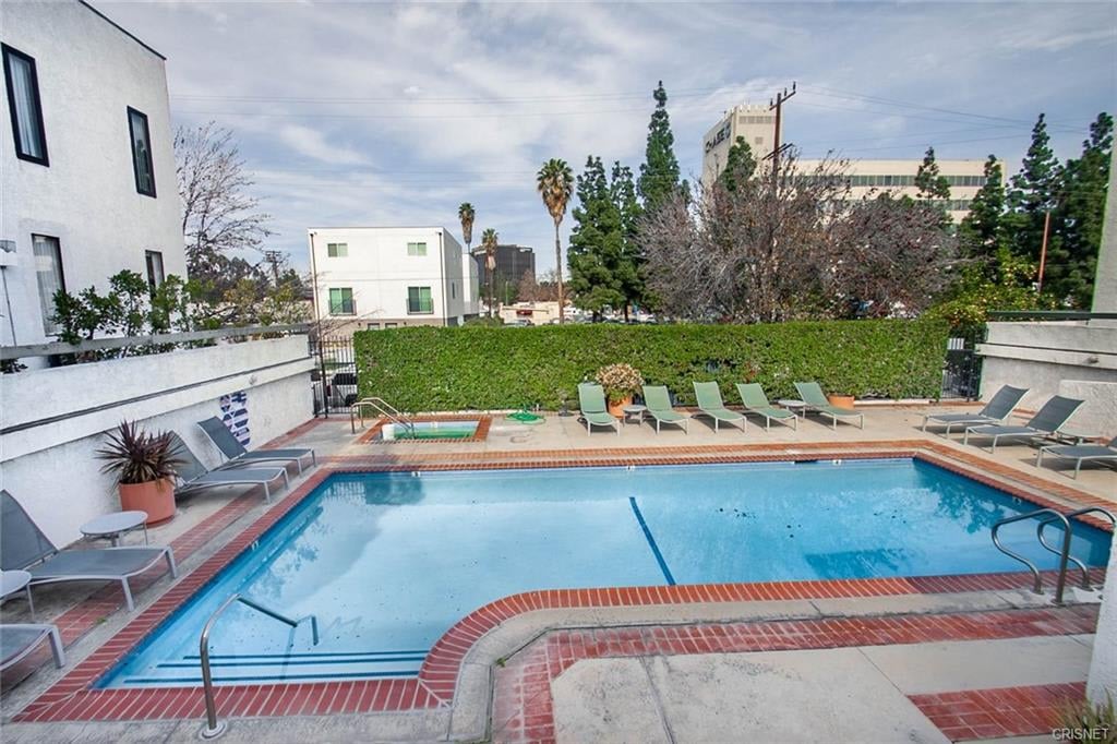 10861 Moorpark St 205 Toluca Lake CA
