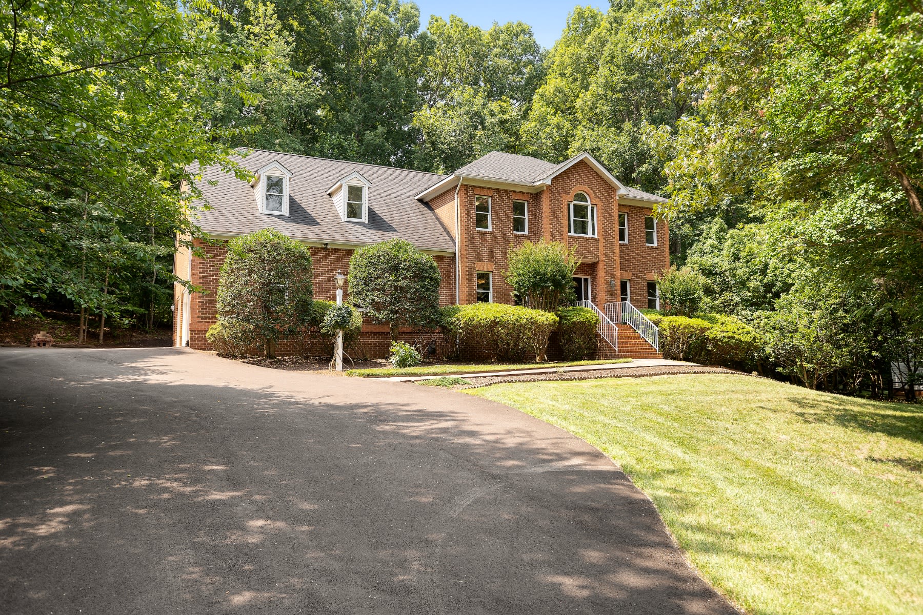 3328 Robious Forest Way
