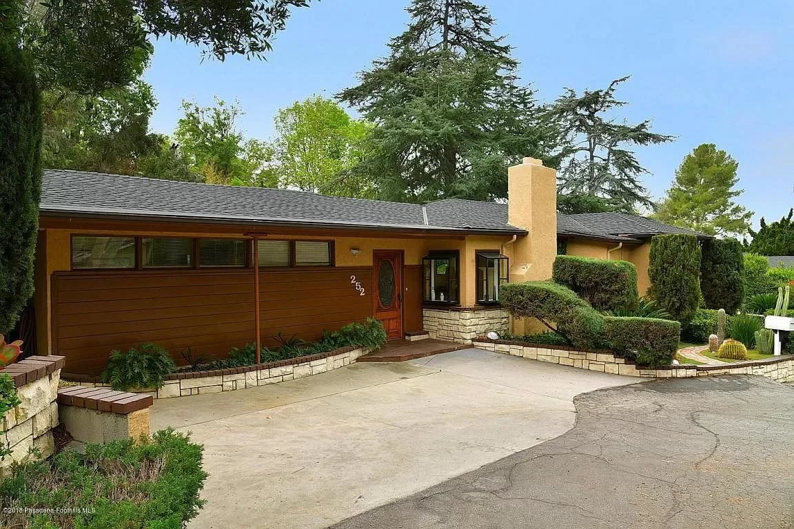 252 Sycamore Gln