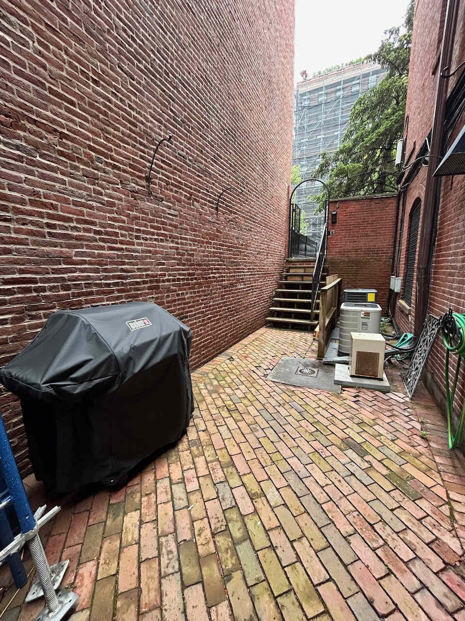 Fairfield @ Marlborough Street 1 Bed - Private Entry and Semi-Private Patio! available AUGUST! 