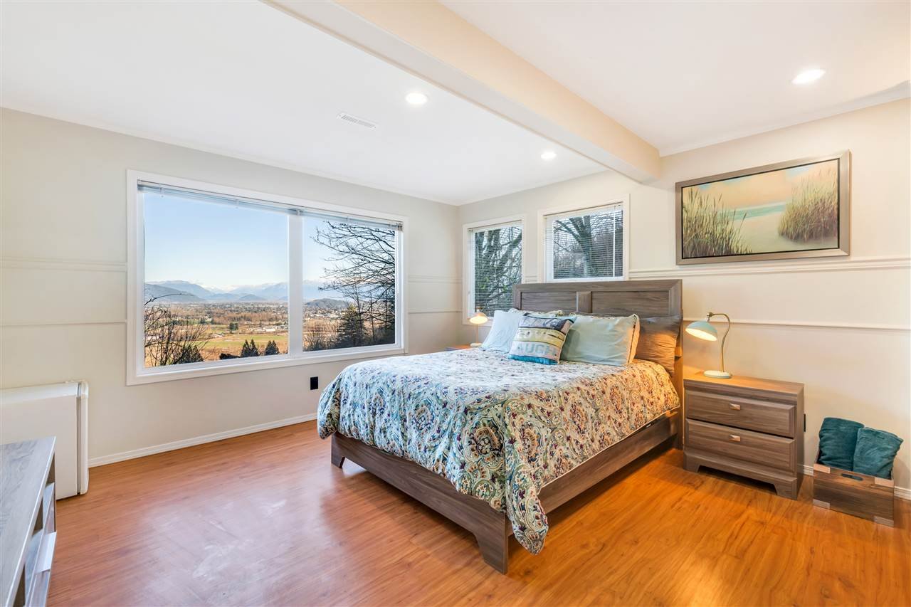 8673 Grand View Dr