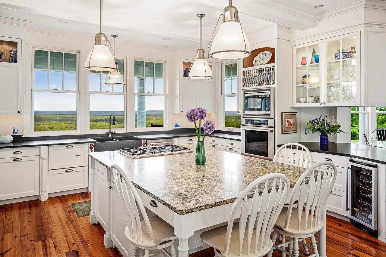 Scenic Kitchens & Gardens to Enjoy Spring in Maine