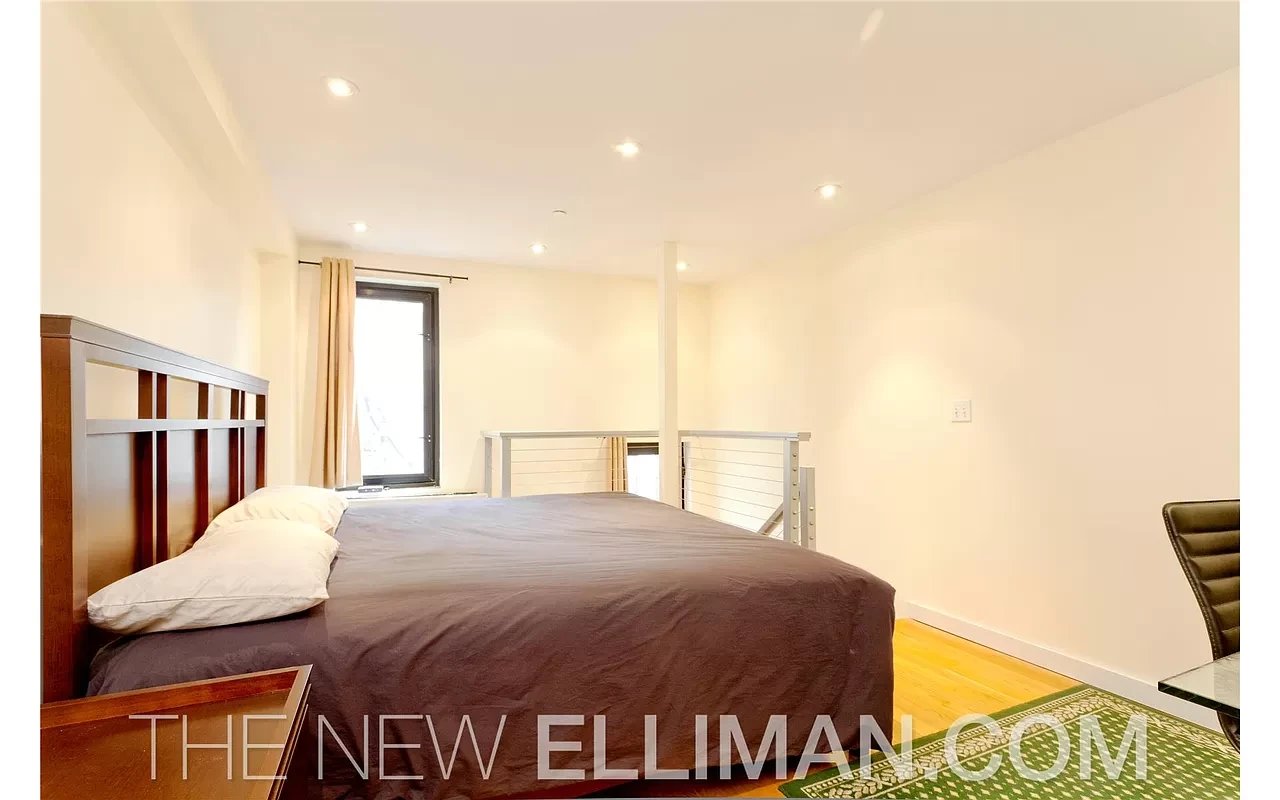 215 East 81st Street Unit: 5D