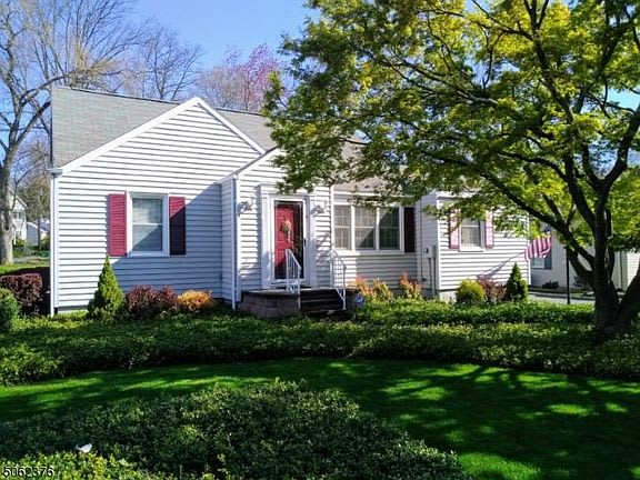 28 Malapardis Dr