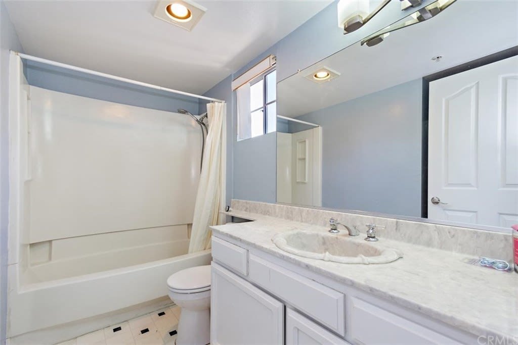 4760 TEMPLETON Street Unit 3329