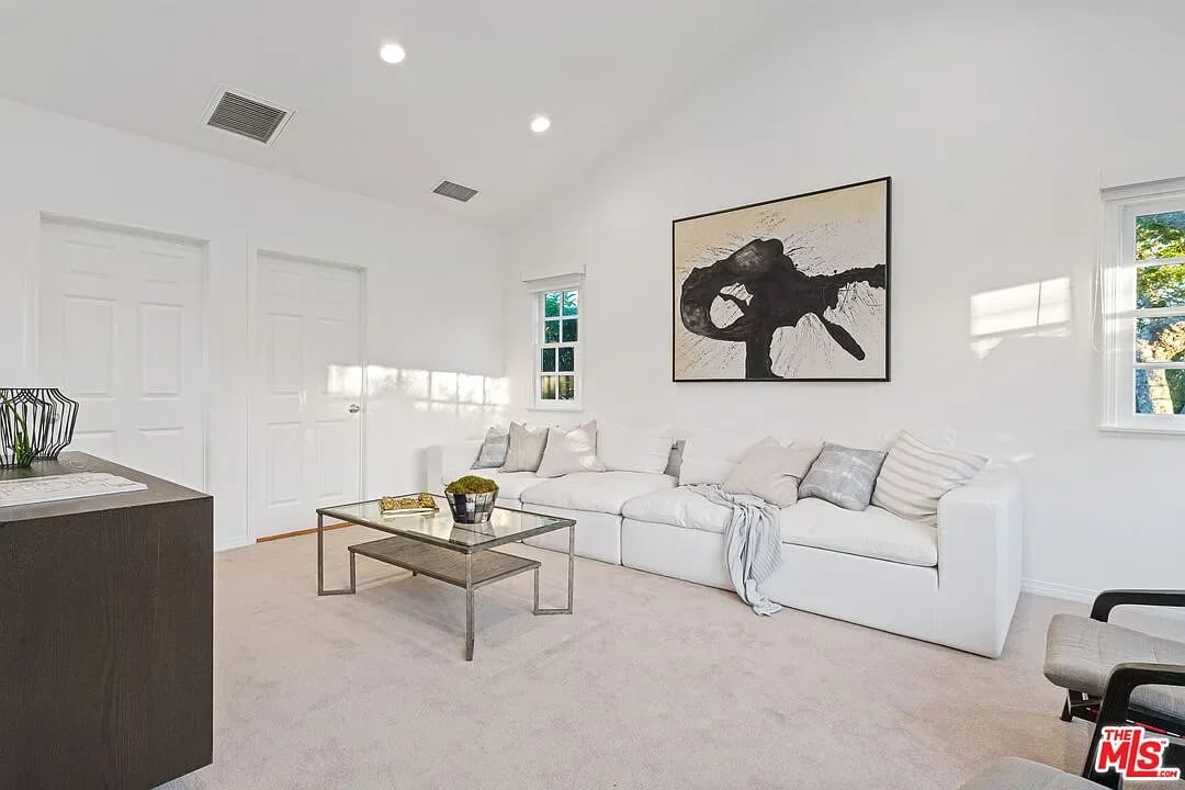 327 N Bundy Dr