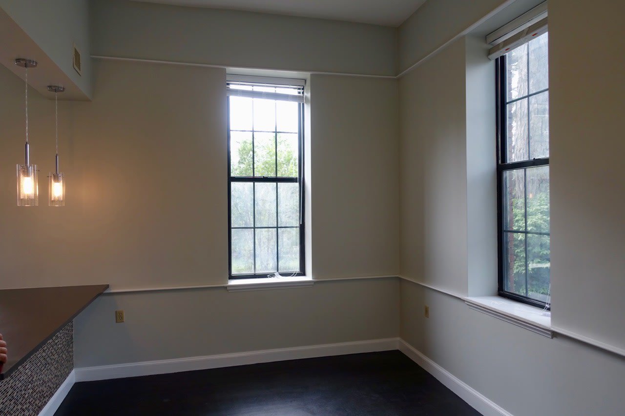 Roxbury Fort Hill - 2 Bedroom 1 Laundry, Air Conditioning and Roof Deck - SEPTEMBER 1!