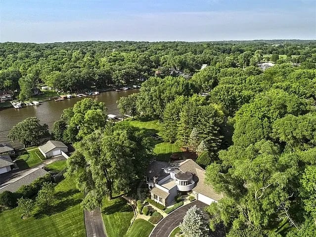 9606 Captains Dr