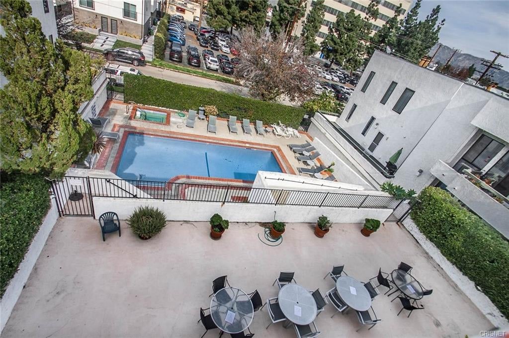 10861 Moorpark St 205 Toluca Lake CA