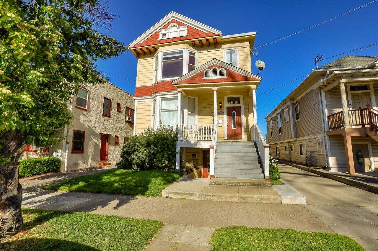 468 S 6th ST