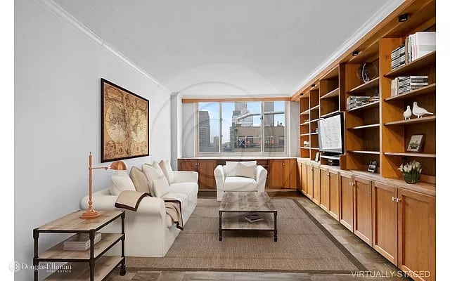 2025 Broadway Unit: 18D