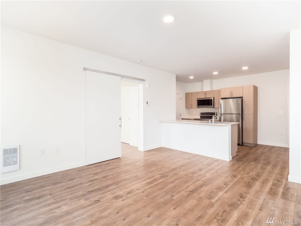 121 12th Ave E, #300
