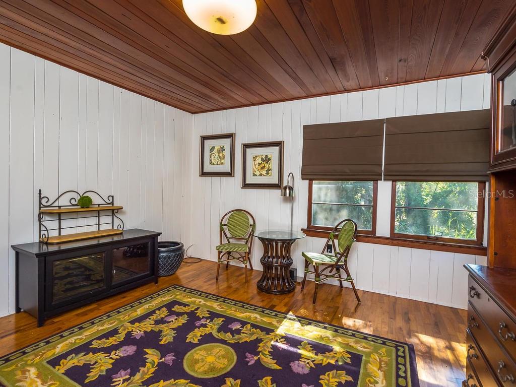 Valencia Terrace - A charming downtown cottage 