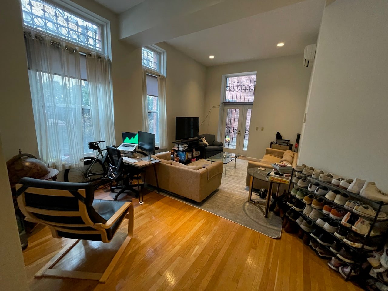 Back Bay / South End Border - 2 bed 1 bath w/ common laundry & common roof deck! 