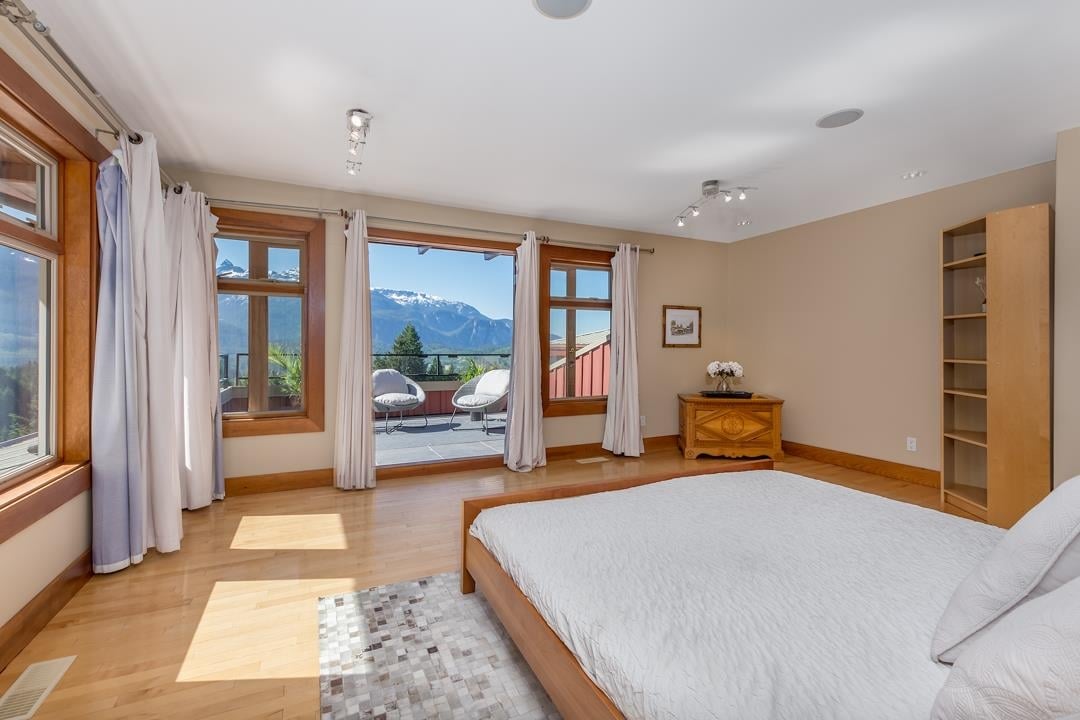 4-40781 Thunderbird Ridge