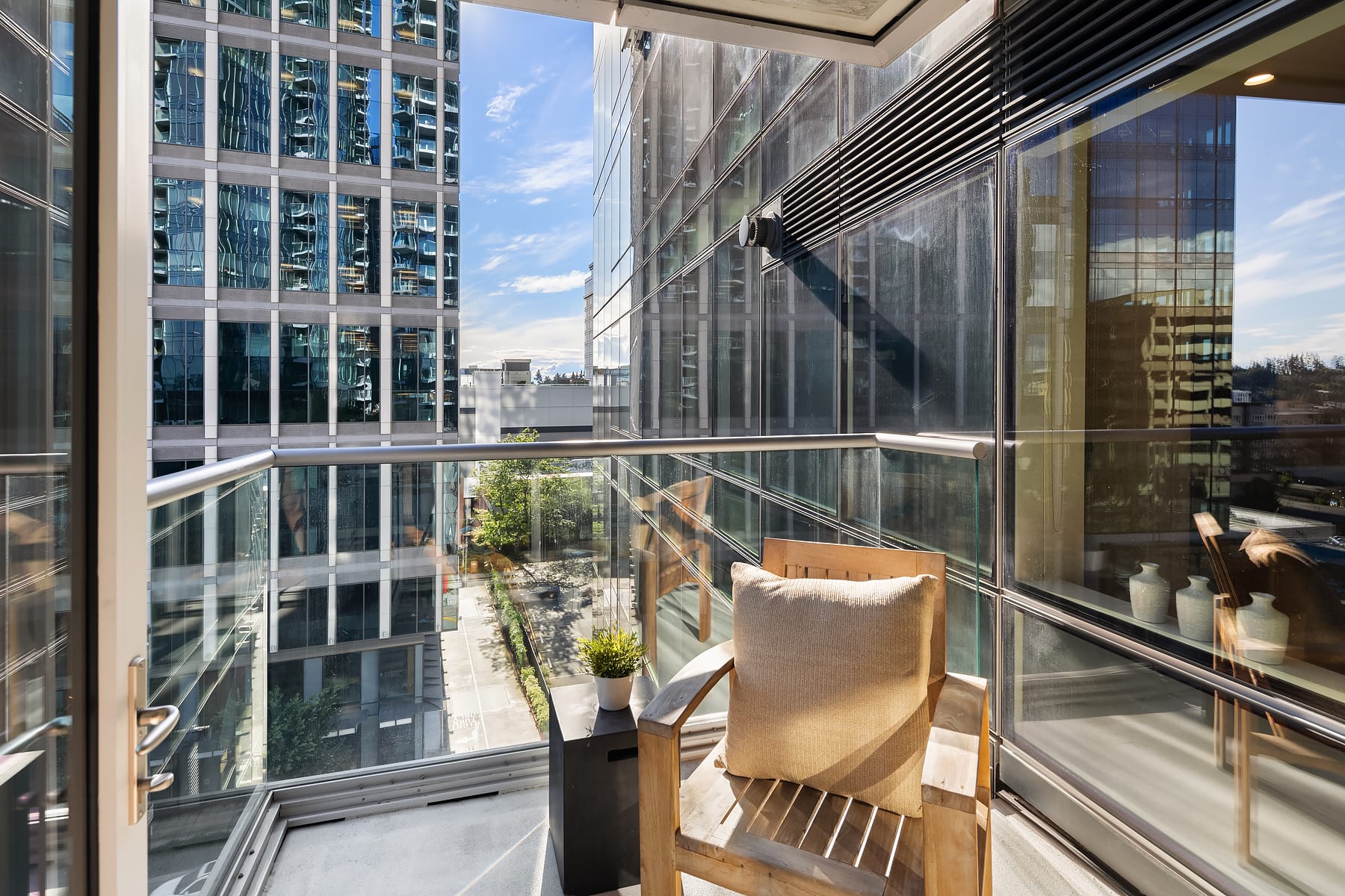500 106th Ave NE, Unit 813