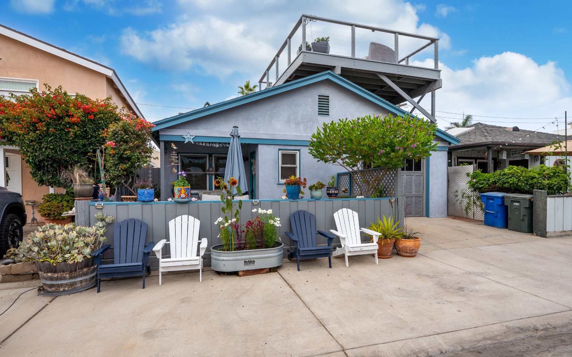121 Hollywood Avenue