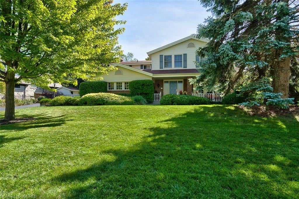 2110 Blyth Crescent