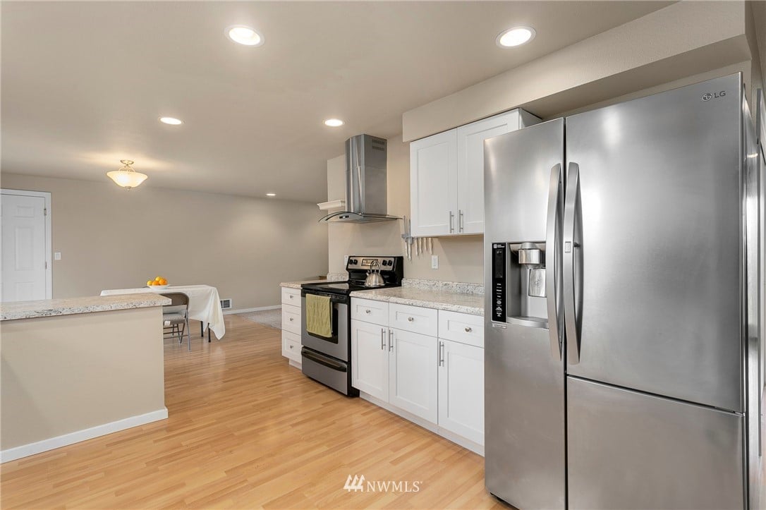 214 77th Pl