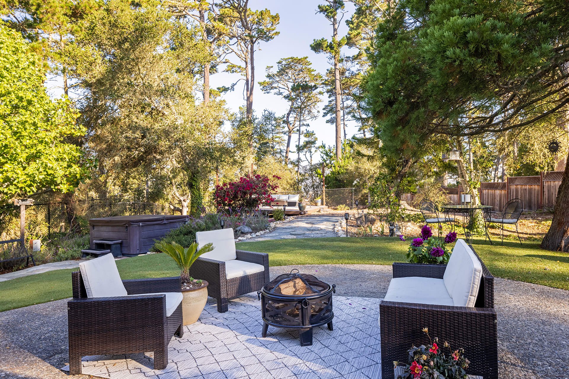 Carmel Pearl - 3739 Raymond Way