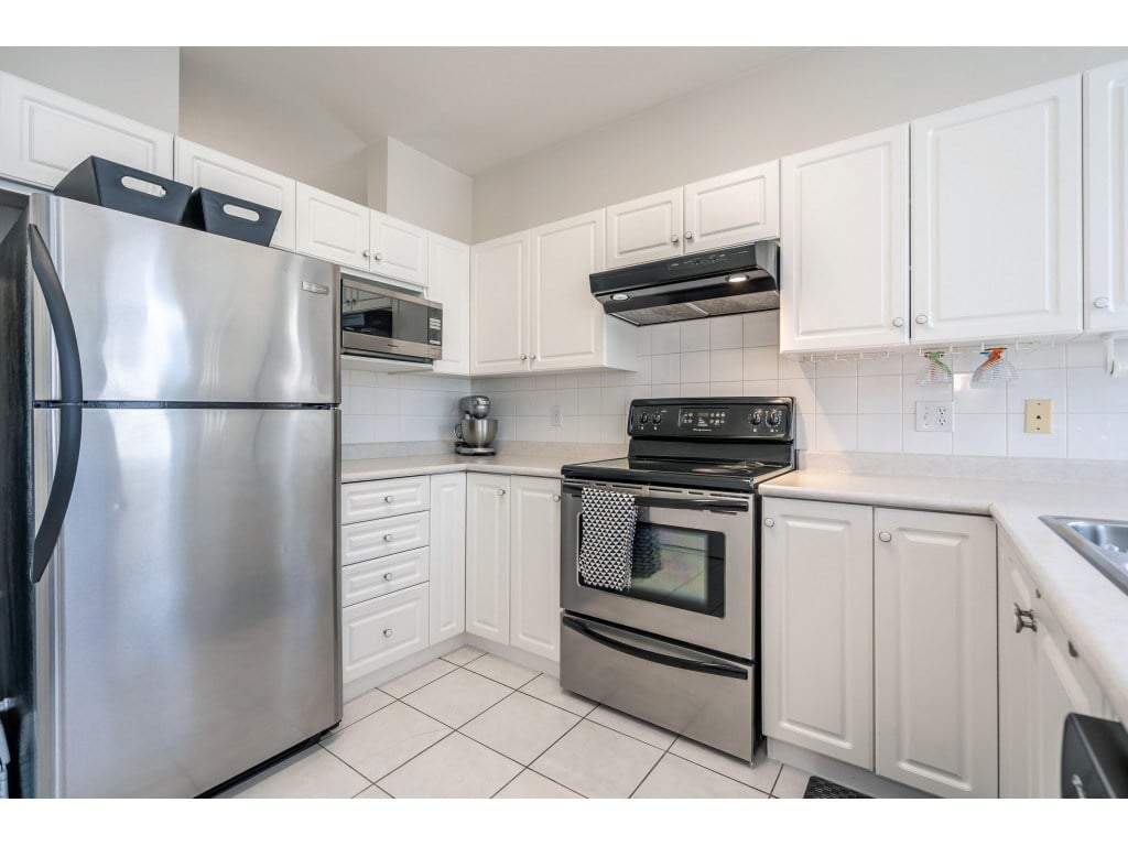 18498 64a Ave