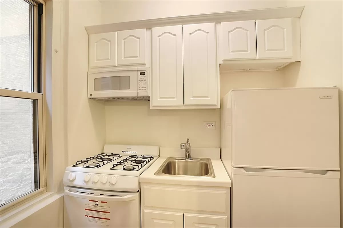 70 Remsen Street Unit: 1J