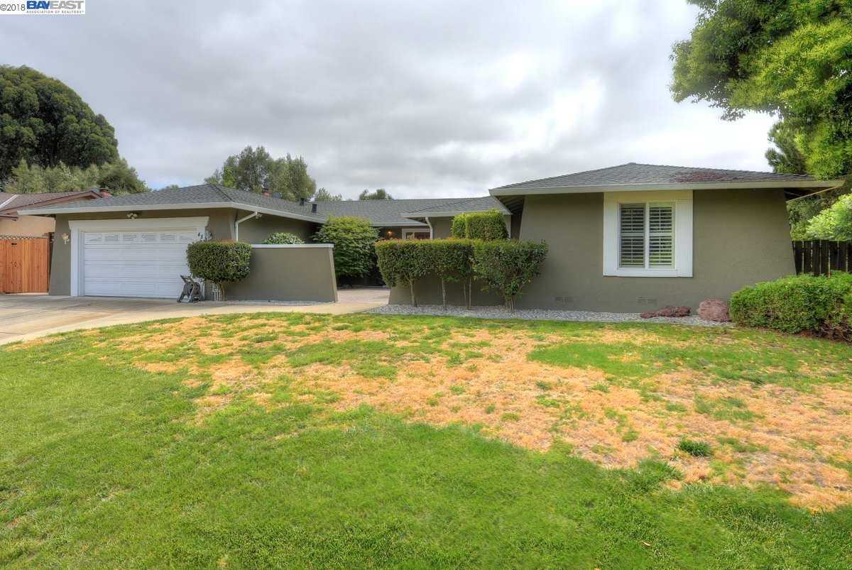 48 Dubost Ct