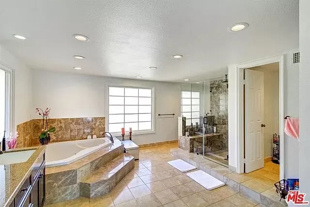 23318 W Paloma Blanca Dr