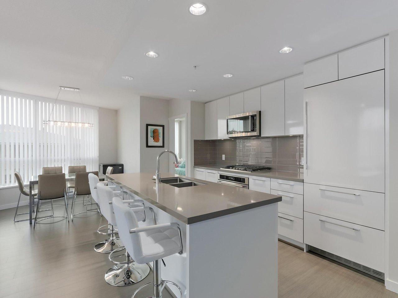 501-3093 Windsor Gate