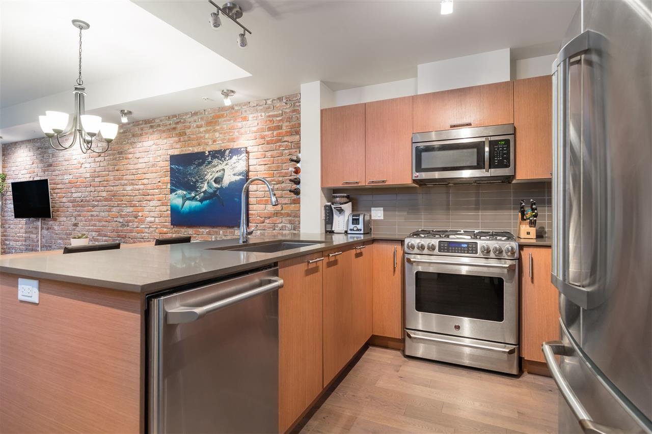 327-95 Moody St