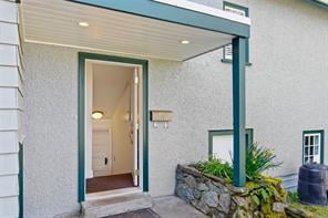1051 Leslie Dr