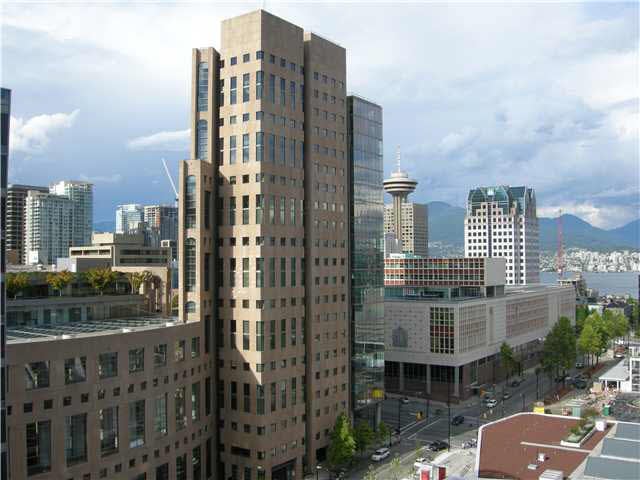 2010-233 Robson St