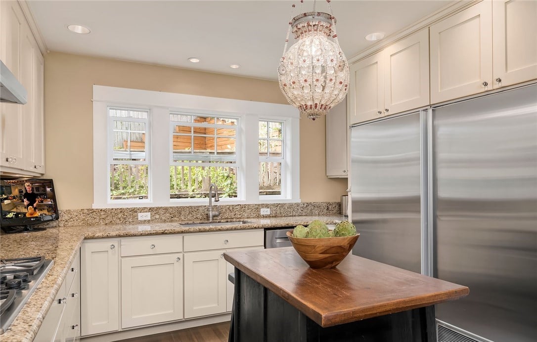 1511 Madrona Dr