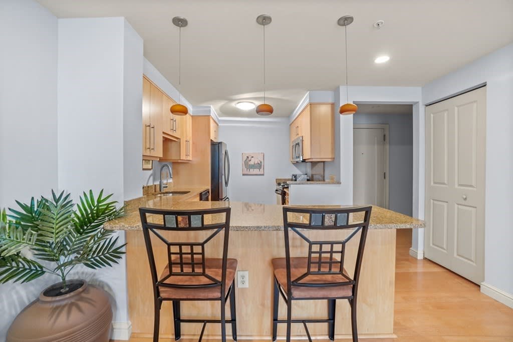 185 Massachusetts Ave, #702